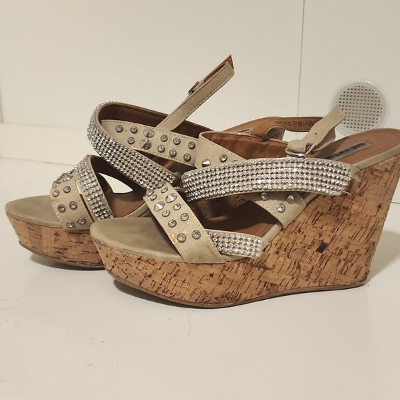 Not Rated Wedge - Picture 2 of 3